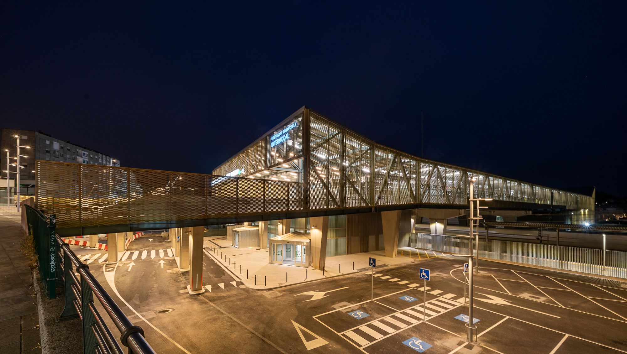 圣地亚哥德孔波斯特拉高速列车站(Estación de Santiago de Compostela)