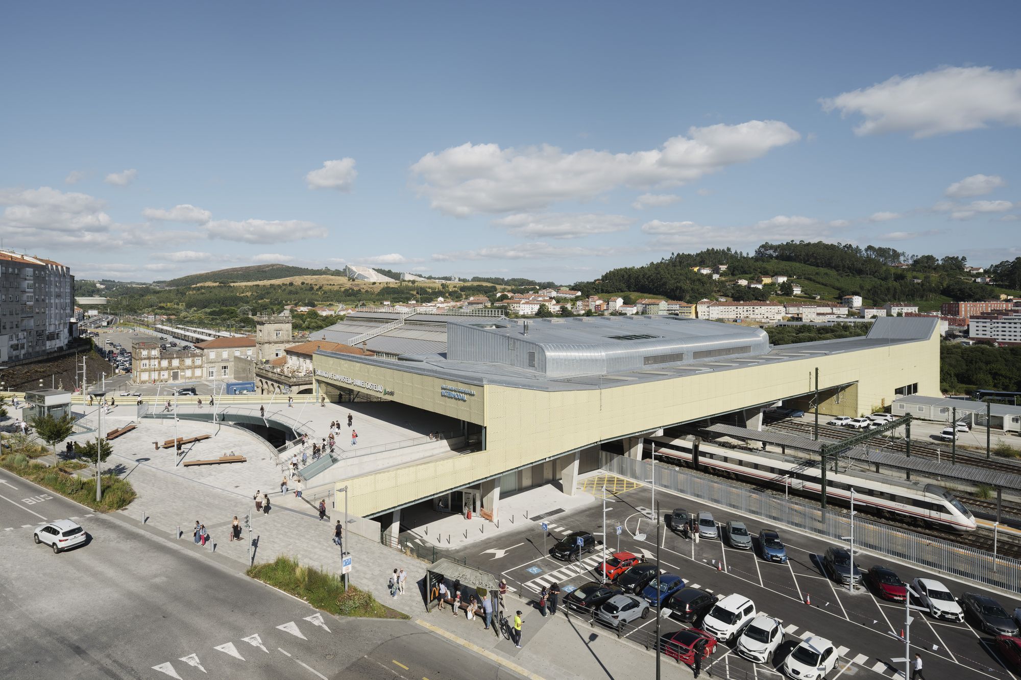 圣地亚哥德孔波斯特拉高速列车站(Estación de Santiago de Compostela)