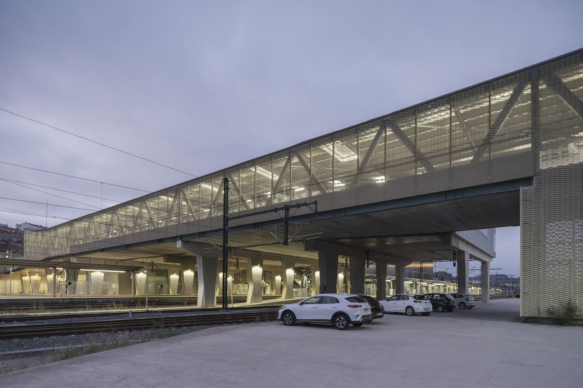圣地亚哥德孔波斯特拉高速列车站(Estación de Santiago de Compostela)