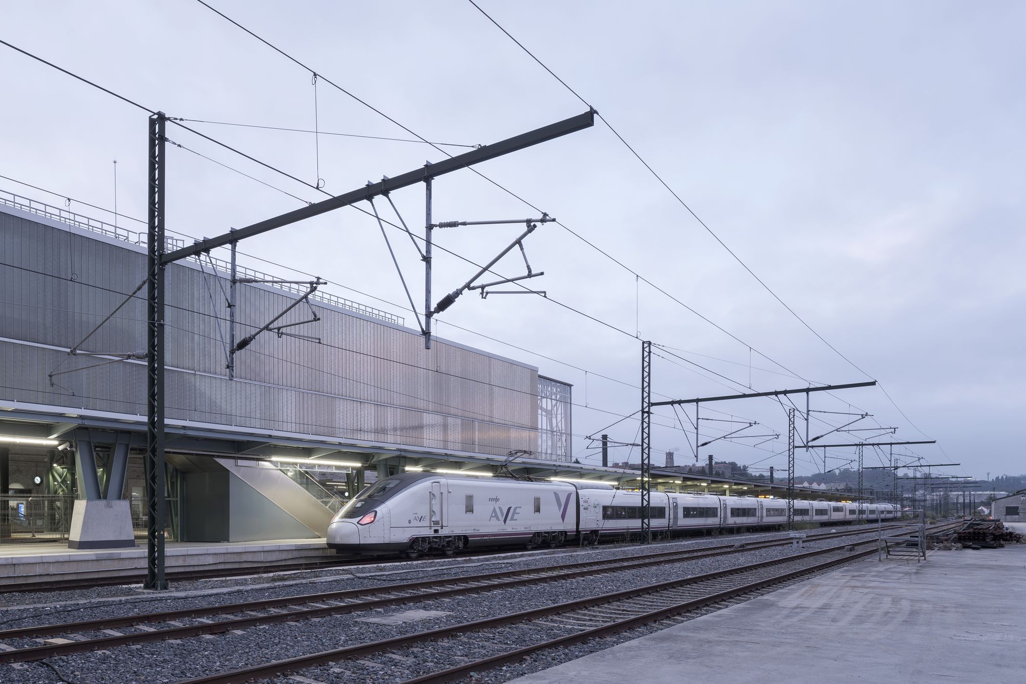 圣地亚哥德孔波斯特拉高速列车站(Estación de Santiago de Compostela)