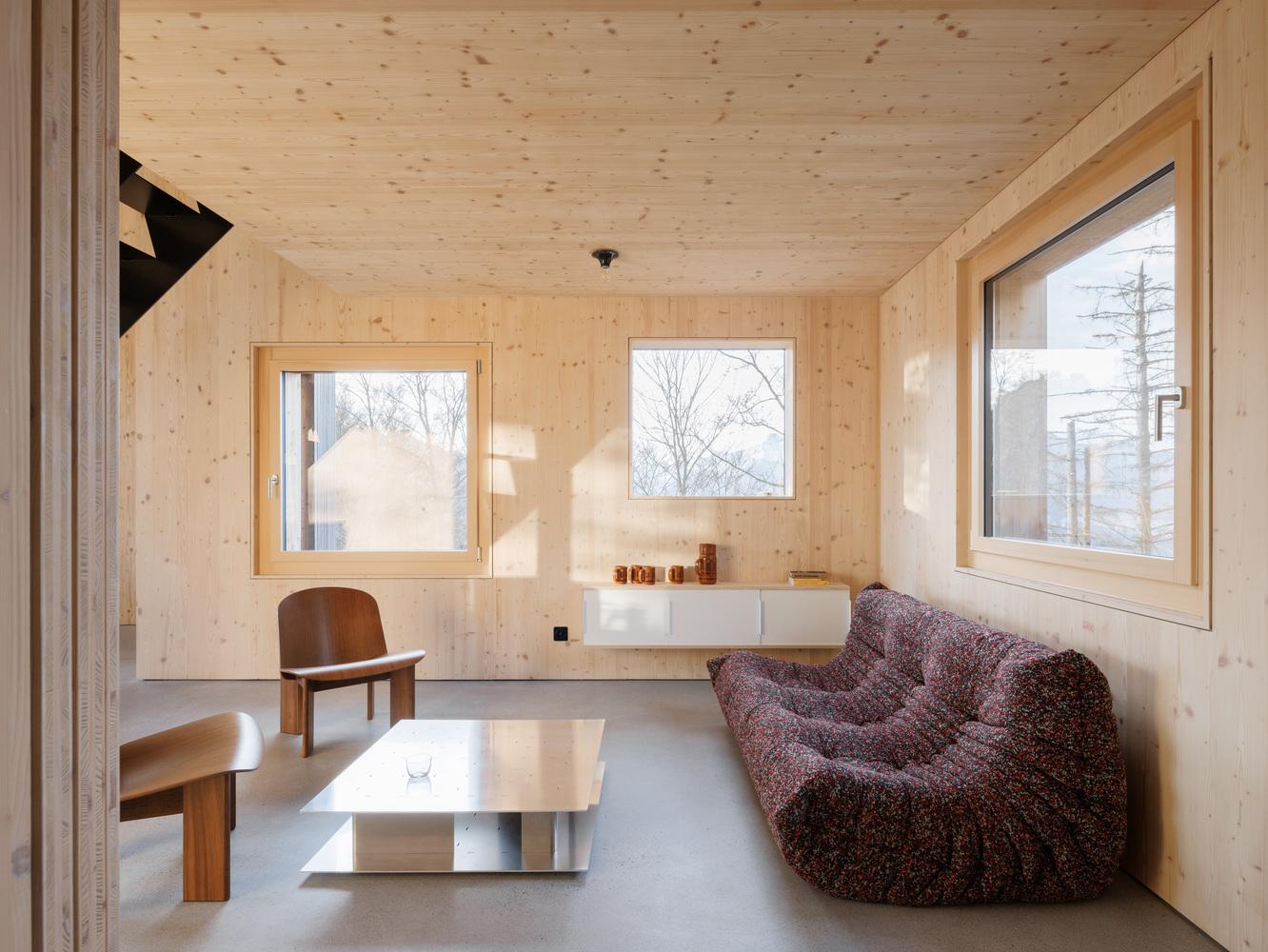 瑞士阿尔卑斯小屋改造（Swiss Alpine Cabin Reconstruction）
