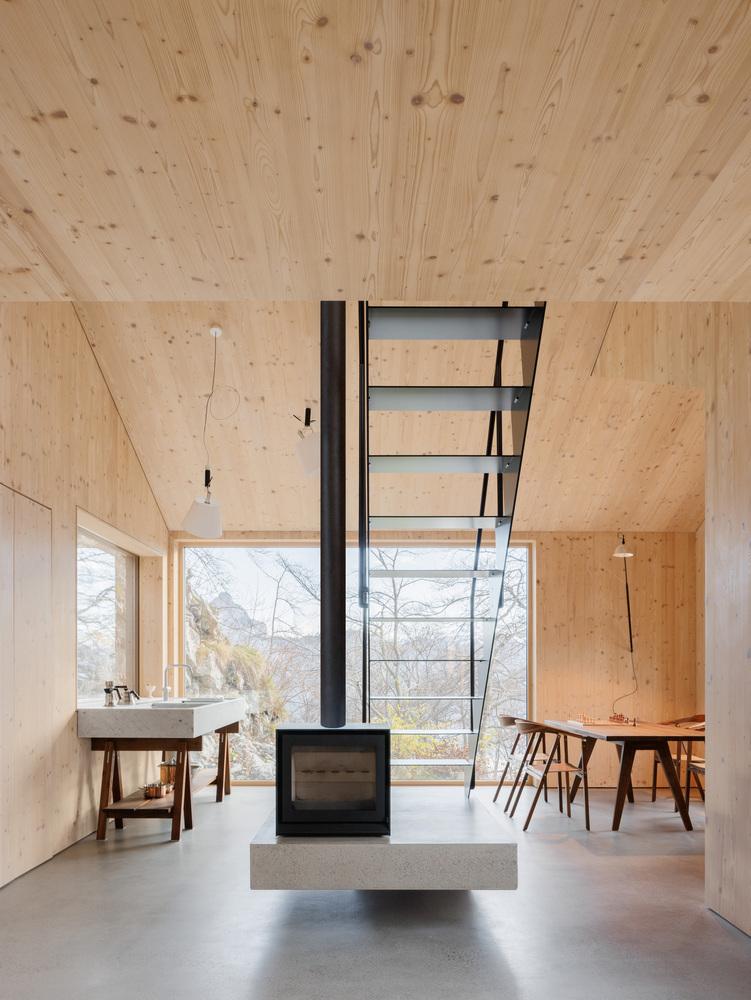 瑞士阿尔卑斯小屋改造（Swiss Alpine Cabin Reconstruction）