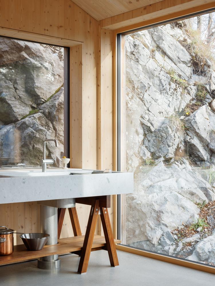 瑞士阿尔卑斯小屋改造（Swiss Alpine Cabin Reconstruction）