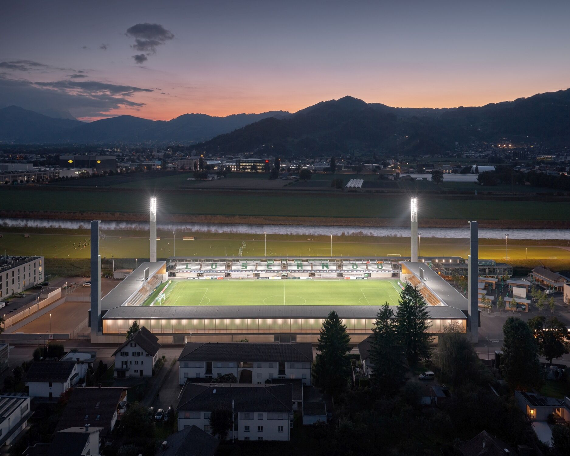 莱茵河谷的社区客厅：卢斯特瑙Reichshof体育场（Reichshof Stadium Lustenau）