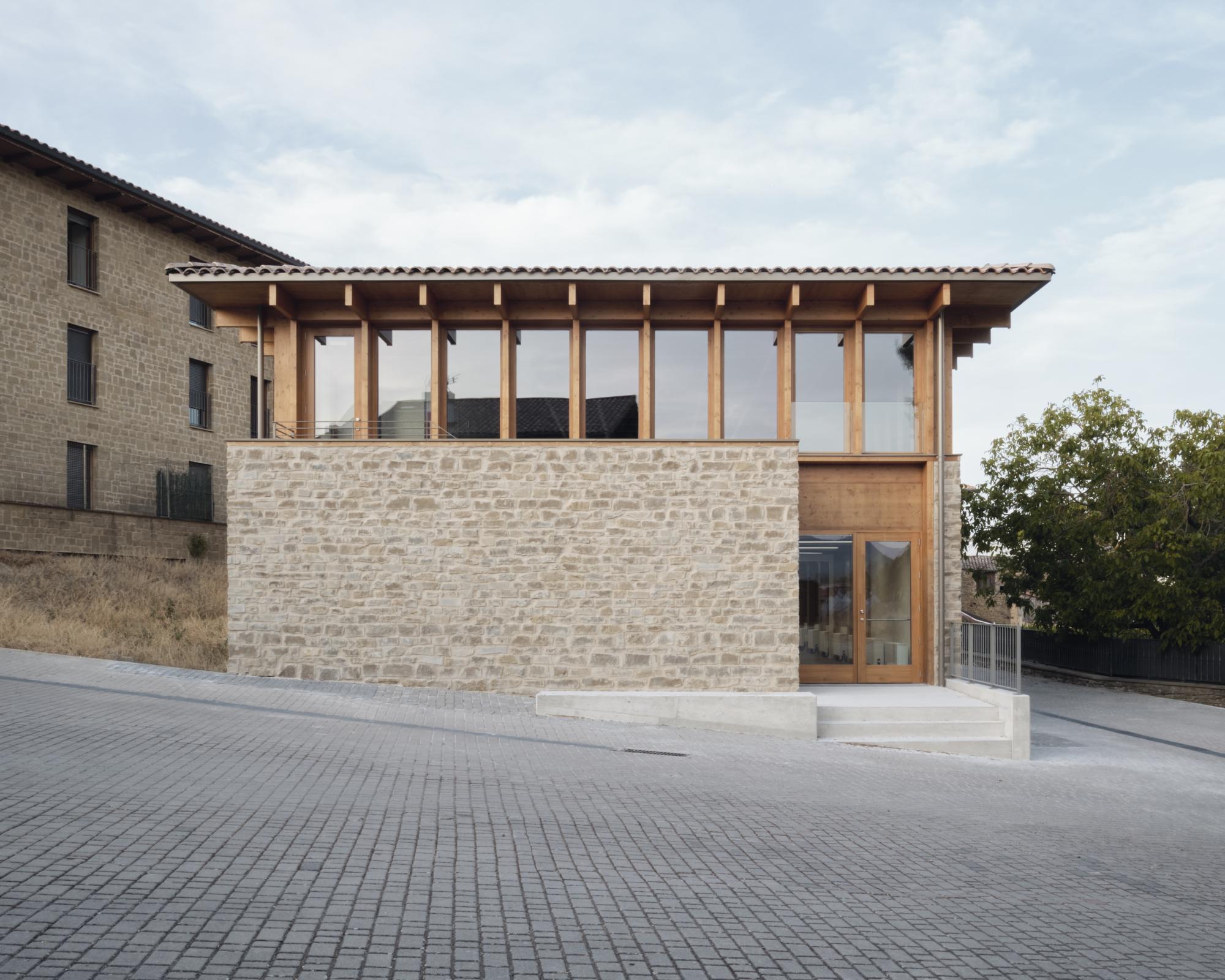 阿拉伊斯·弗洛里斯坦社区中心（Centro Cultural Araiz Floristán）