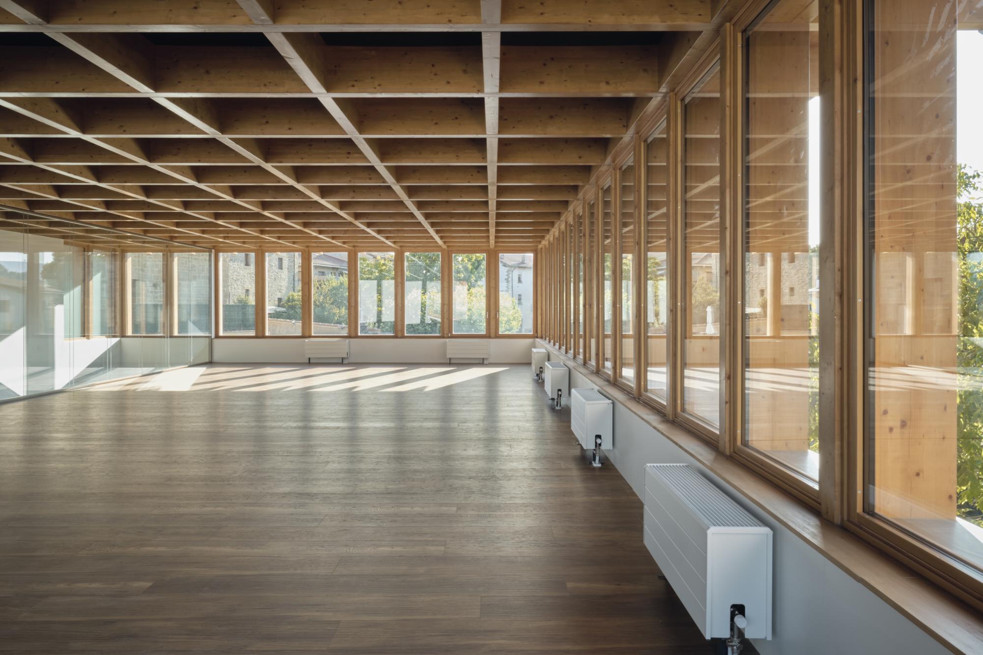 阿拉伊斯·弗洛里斯坦社区中心（Centro Cultural Araiz Floristán）