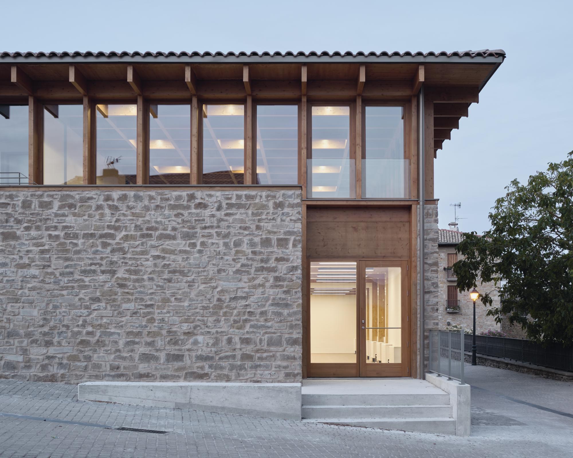 阿拉伊斯·弗洛里斯坦社区中心（Centro Cultural Araiz Floristán）